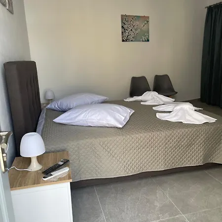 Apartmán Tarelis & *